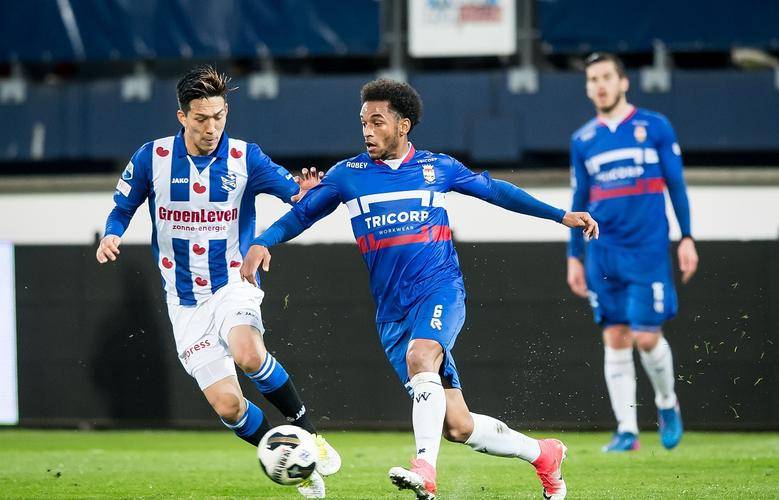 与她合作的 与她合作的