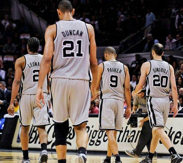 她既是选手 她既是选手