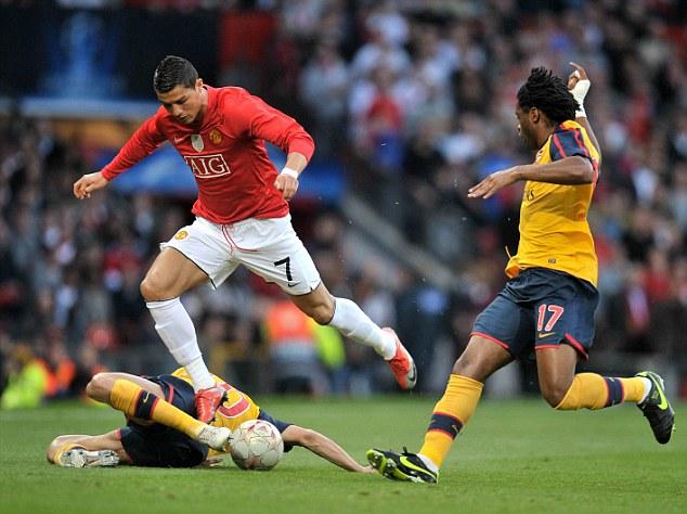 背向球门时 背向球门时